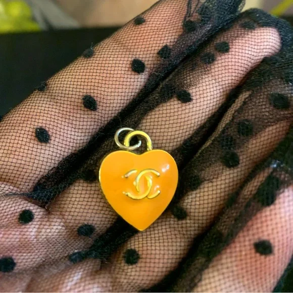 ***SOLD*** CHANEL Heart Charm - Picture 1 of 2